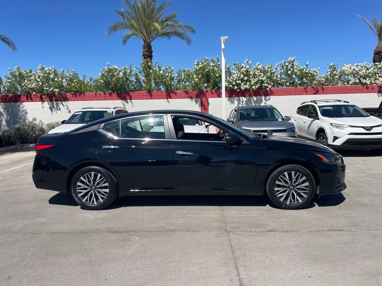 Used 2025 Nissan Altima 2.5 SV image 3