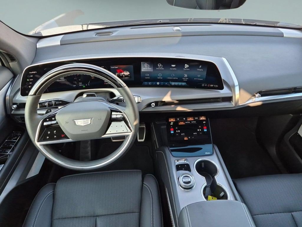 Certified 2026 Cadillac Vistiq Luxury AWD/4WD image 26