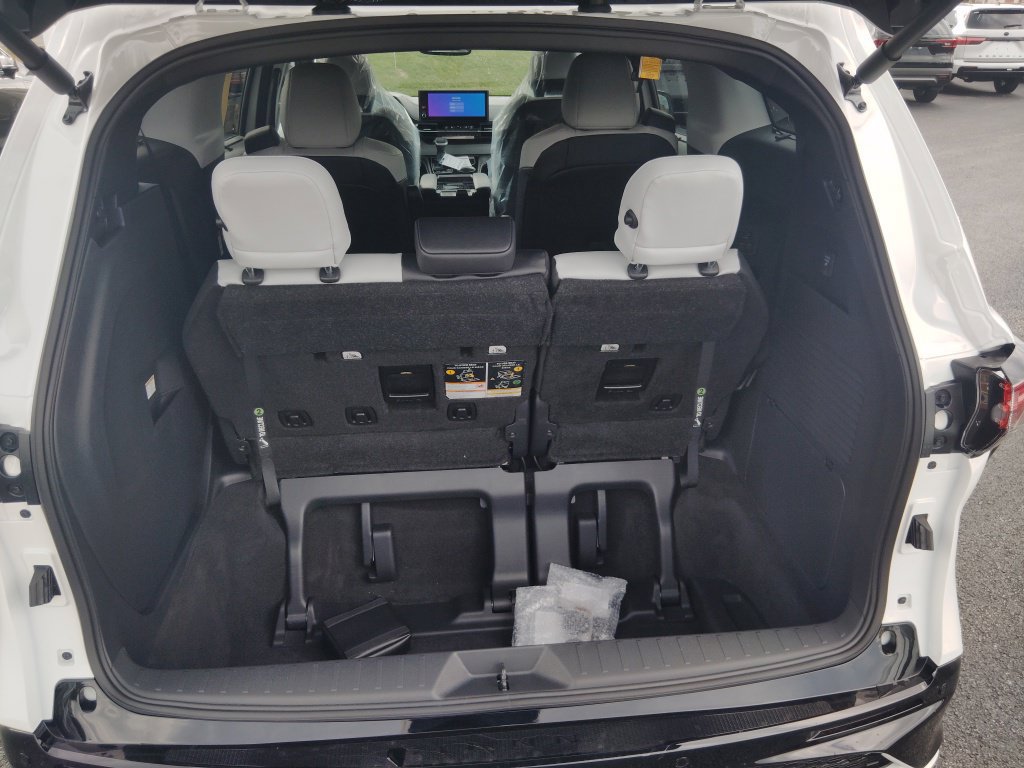 New 2026 Toyota Sienna XSE AWD/4WD image 13