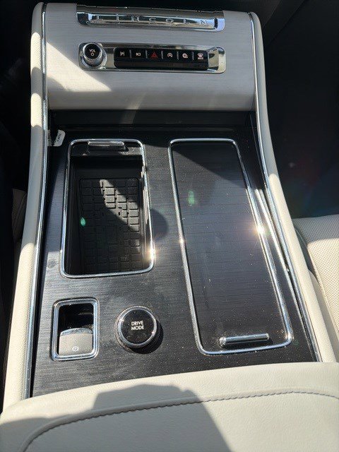 Certified 2025 Lincoln Aviator Reserve w/ Equipment Group 201A image 18