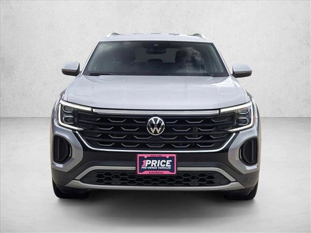 Used 2025 Volkswagen Atlas Cross Sport SE AWD/4WD image 2