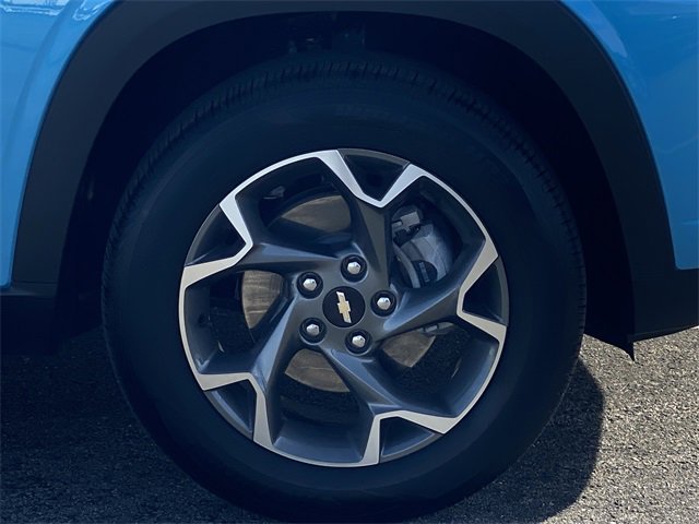 Certified 2025 Chevrolet Trax LT w/ LT Convenience Package image 34