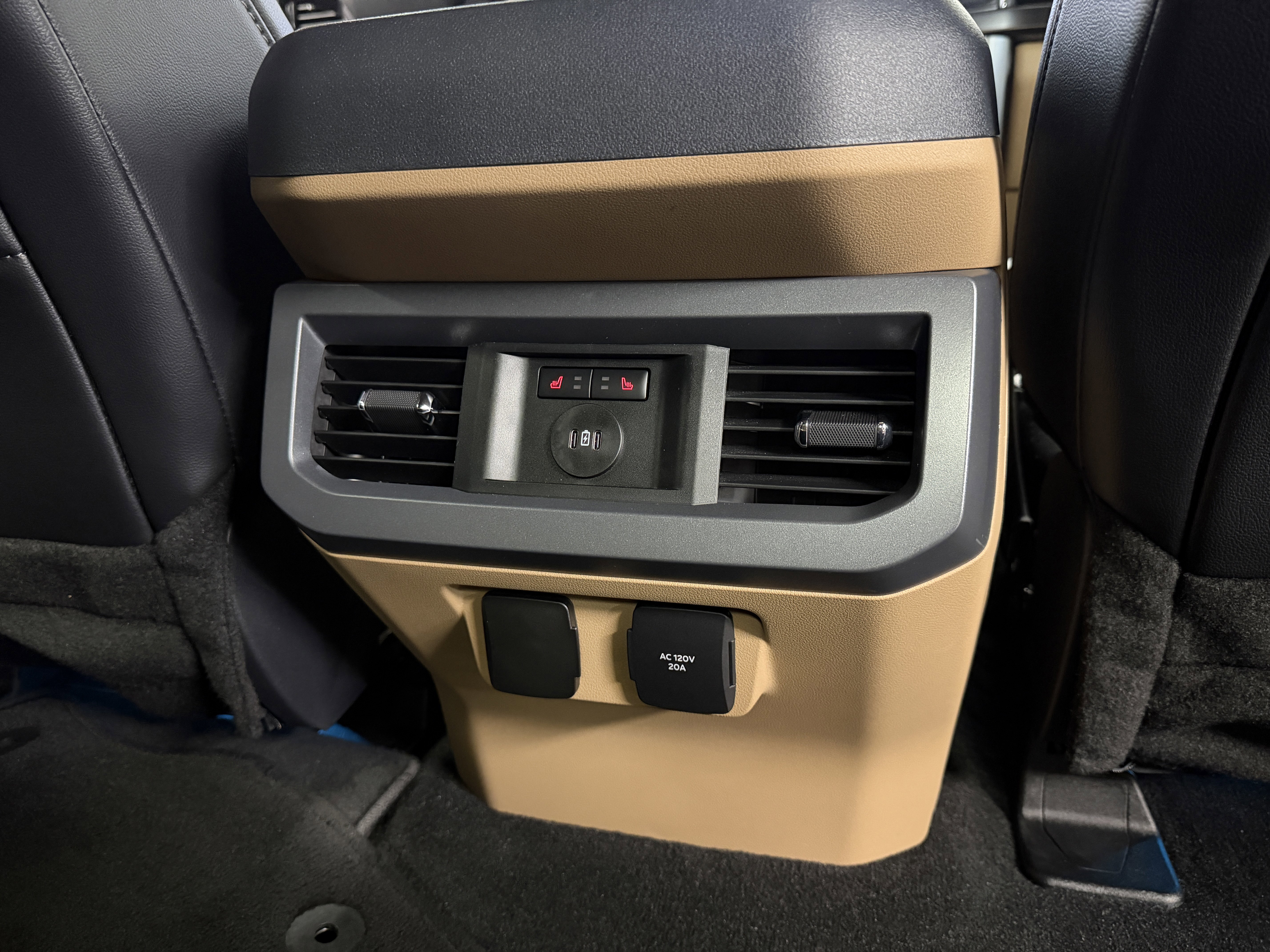 Used 2024 Ford F350 Lariat w/ Lariat Ultimate Package AWD/4WD image 29