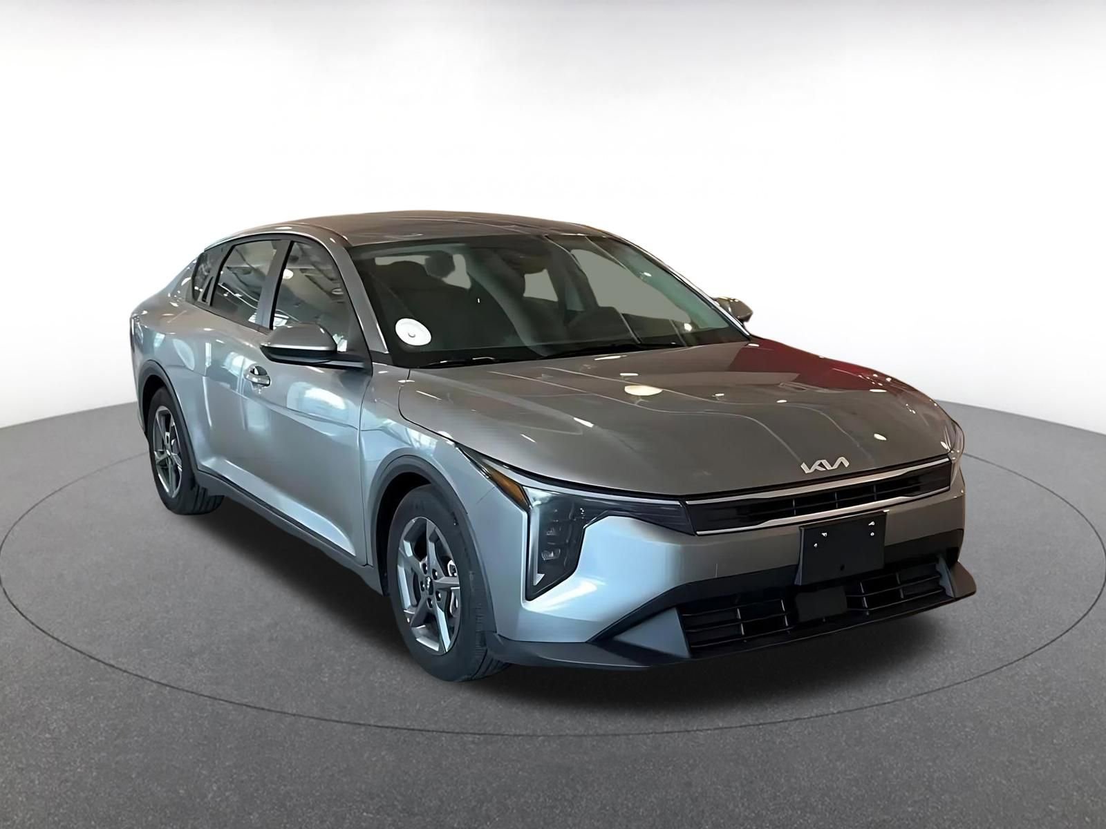 Used 2025 Kia K4 LXS image 3