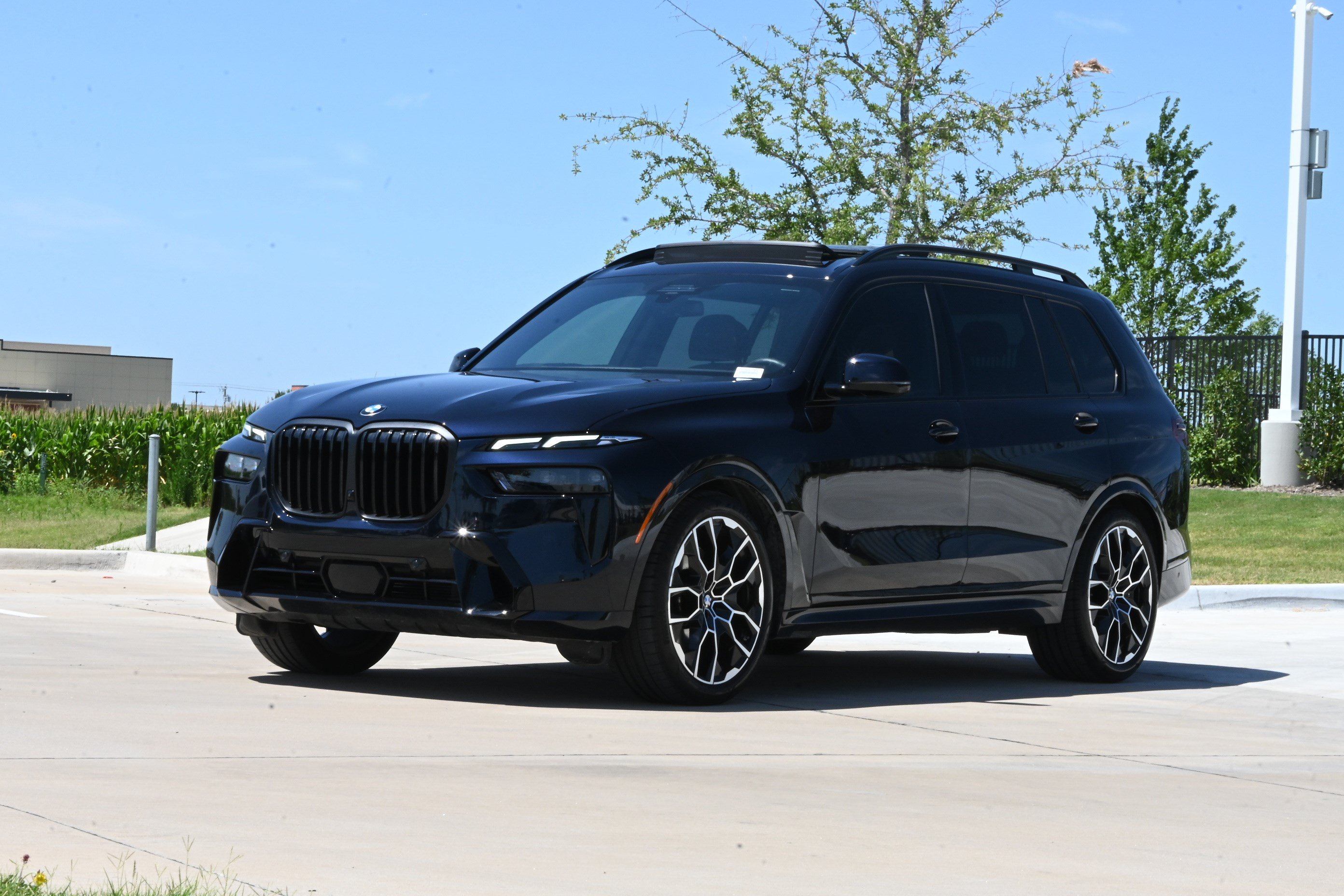Certified 2026 BMW X7 xDrive40i w/ M Sport Package AWD/4WD image 5