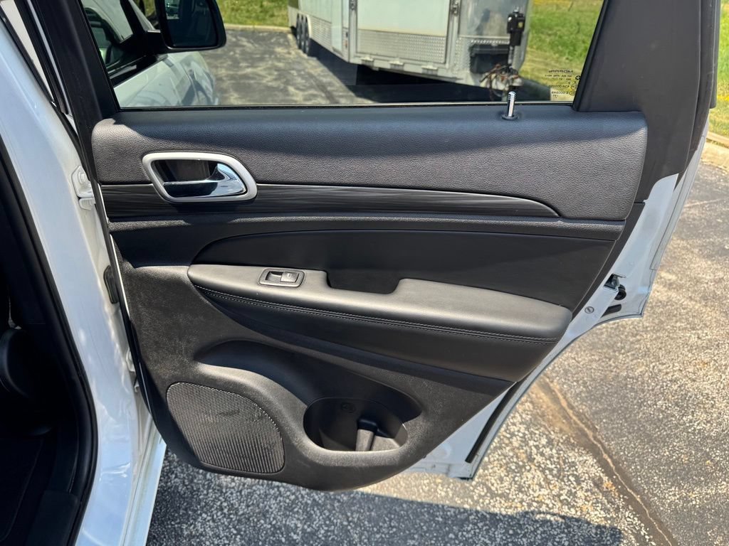 Used 2021 Jeep Grand Cherokee Laredo X AWD/4WD image 23