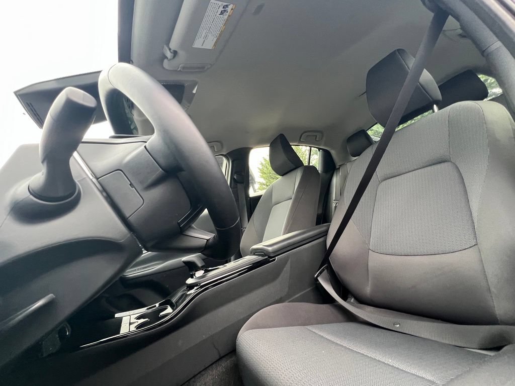 Used 2025 Toyota Prius LE FWD image 14