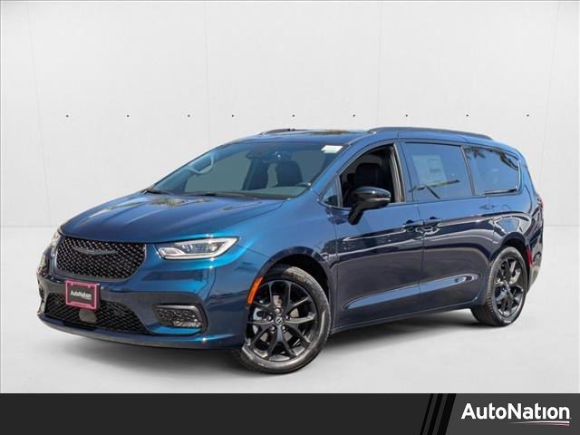 New 2025 Chrysler Pacifica Limited