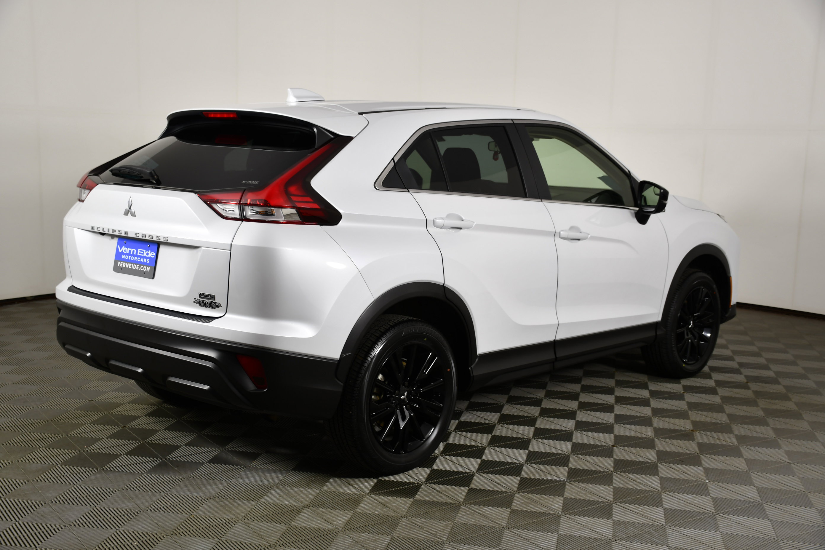 Used 2023 Mitsubishi Eclipse Cross LE AWD/4WD image 6