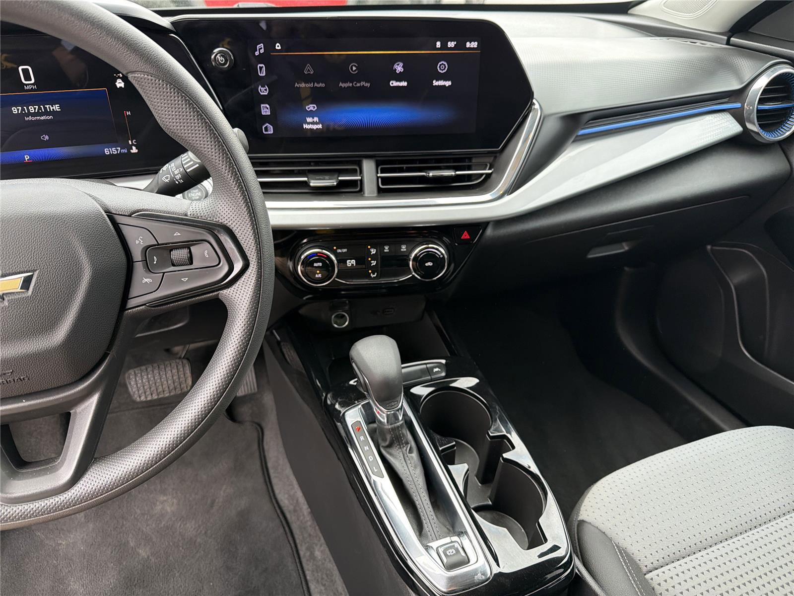 Used 2025 Chevrolet Trax LT image 27