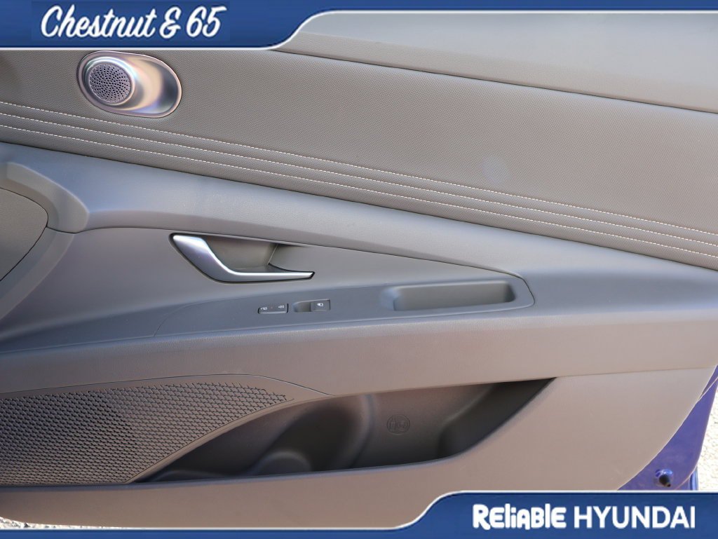 Certified 2025 Hyundai Elantra SEL FWD image 8