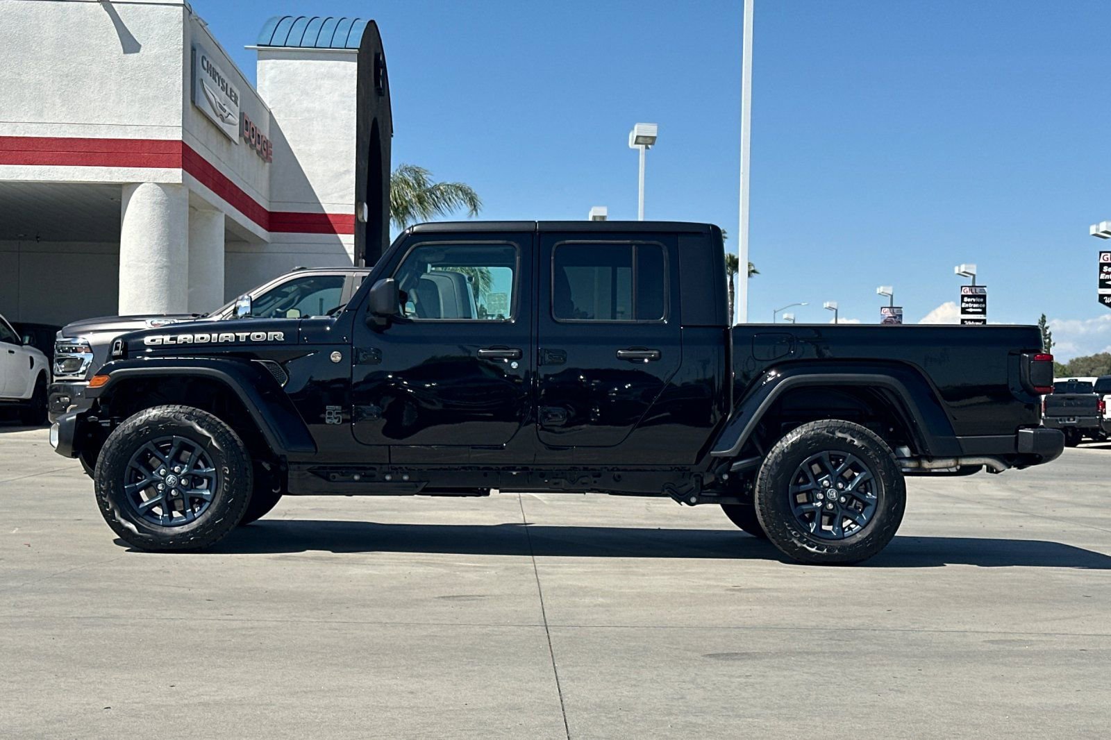 New 2026 Jeep Gladiator Sport AWD/4WD image 3