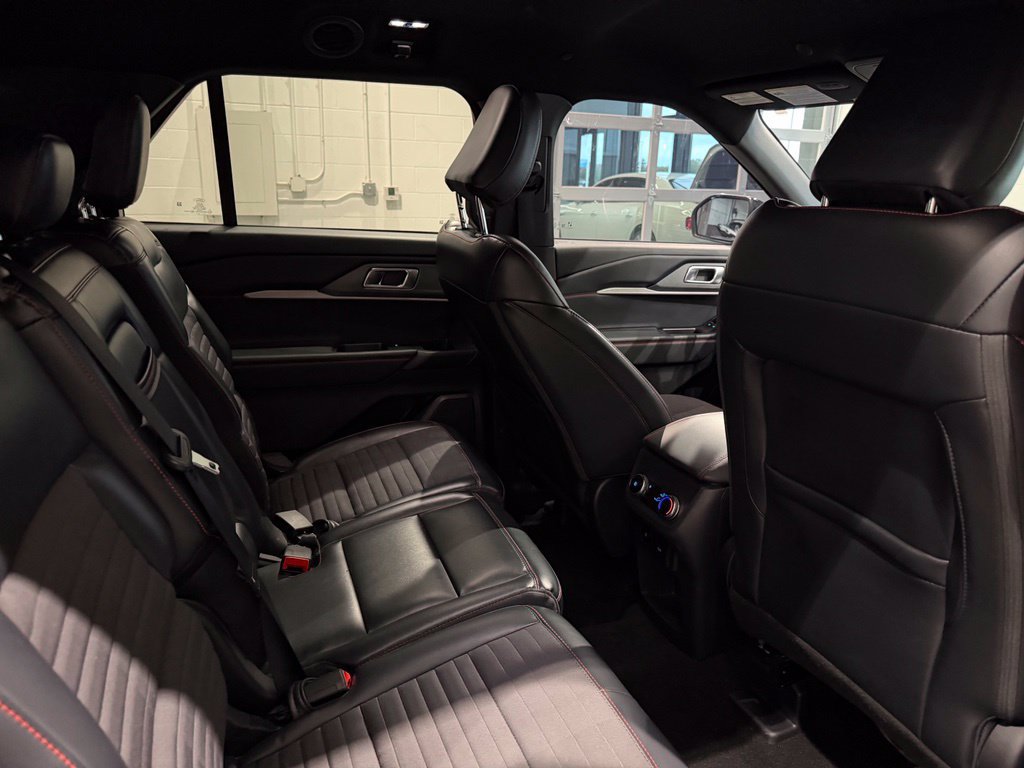Used 2025 Ford Explorer ST-Line RWD image 40