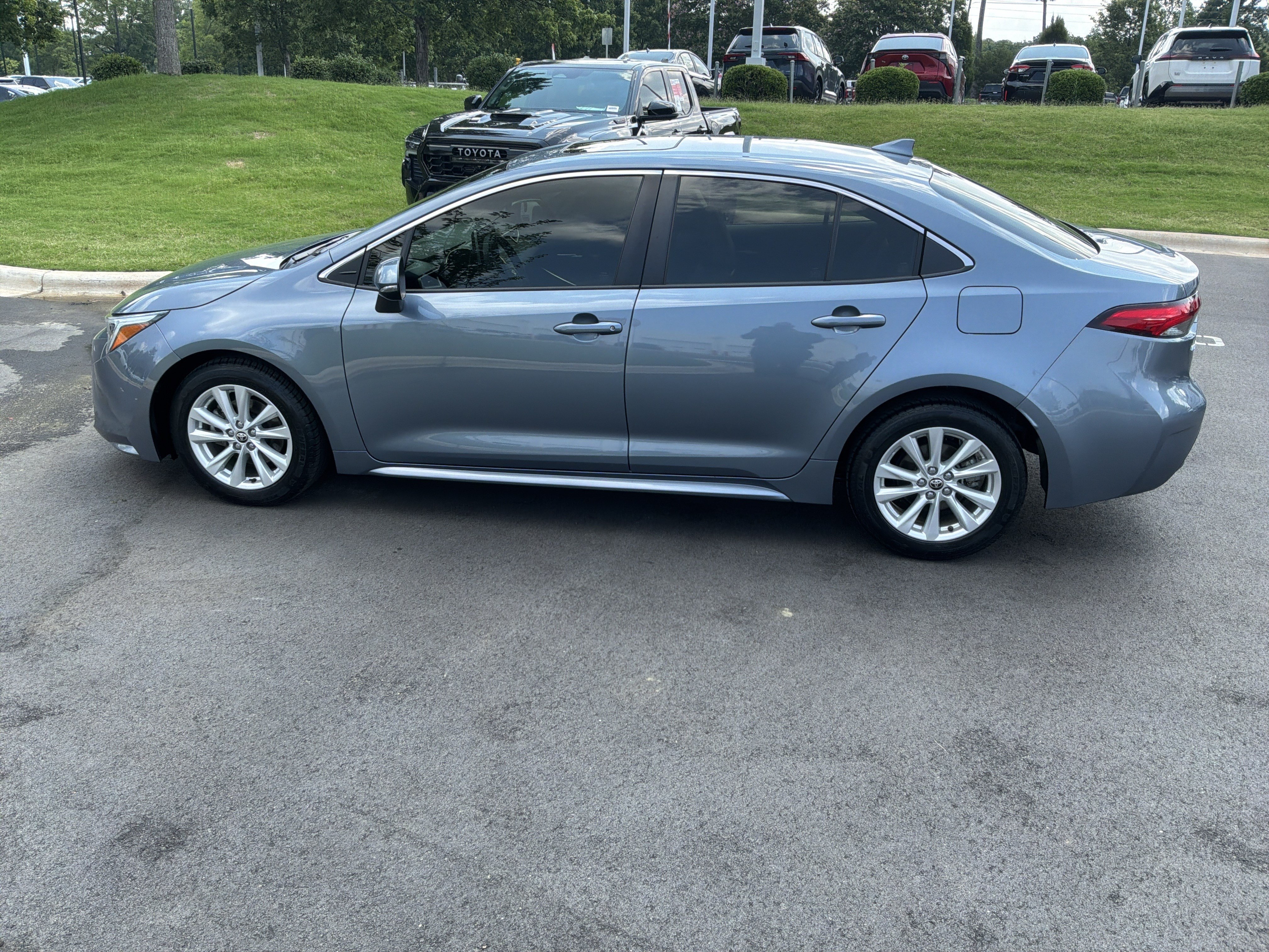 Used 2023 Toyota Corolla XLE FWD image 7