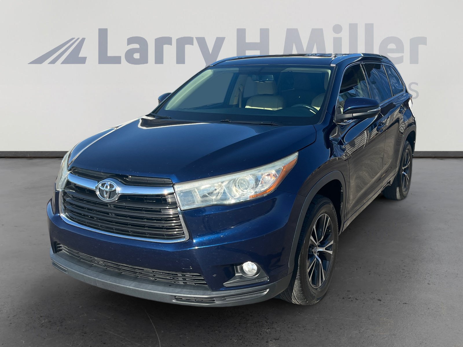 Used 2016 Toyota Highlander XLE FWD video 1