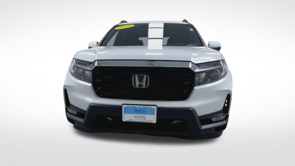 Used 2025 Honda Passport EX-L image 3