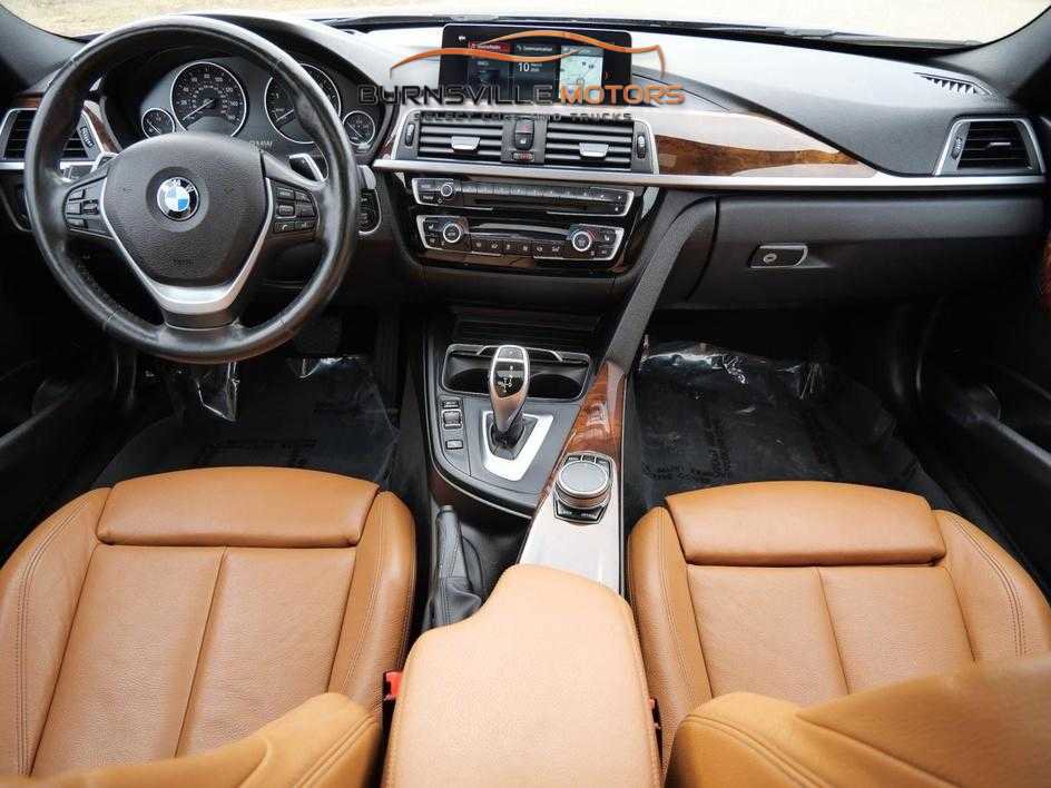 Used 2018 BMW 330i xDrive Sedan w/ Premium Package image 13