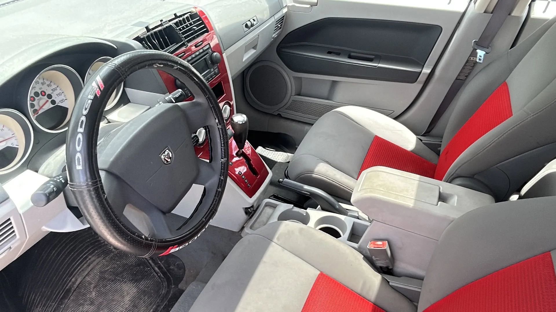 Used 2007 Dodge Caliber SXT FWD image 2
