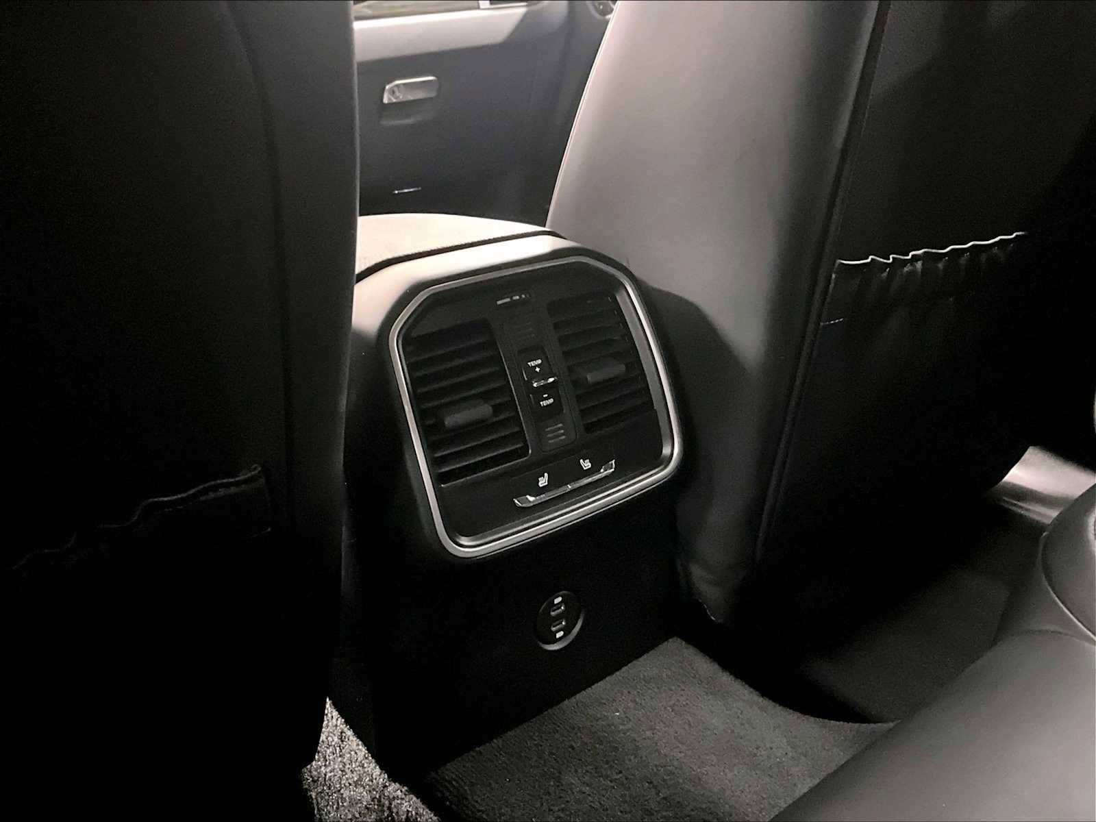 Used 2025 Porsche Macan image 26