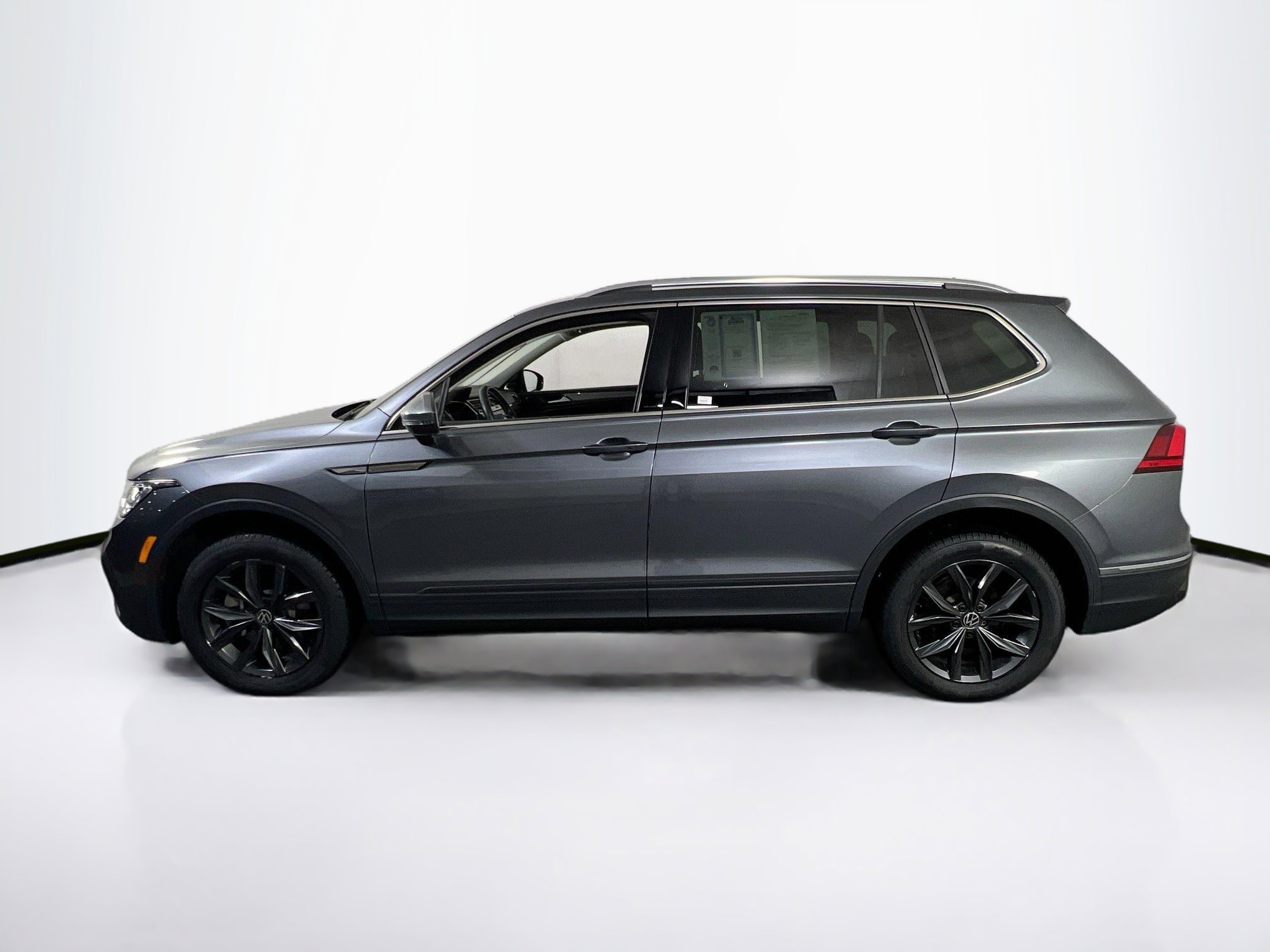 Used 2022 Volkswagen Tiguan SE AWD/4WD image 8
