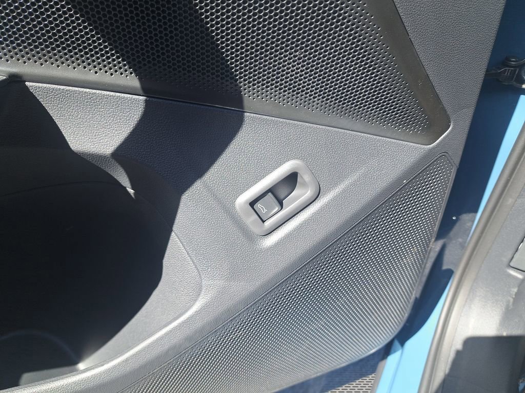 New 2025 Volkswagen Tiguan SE R-Line image 31