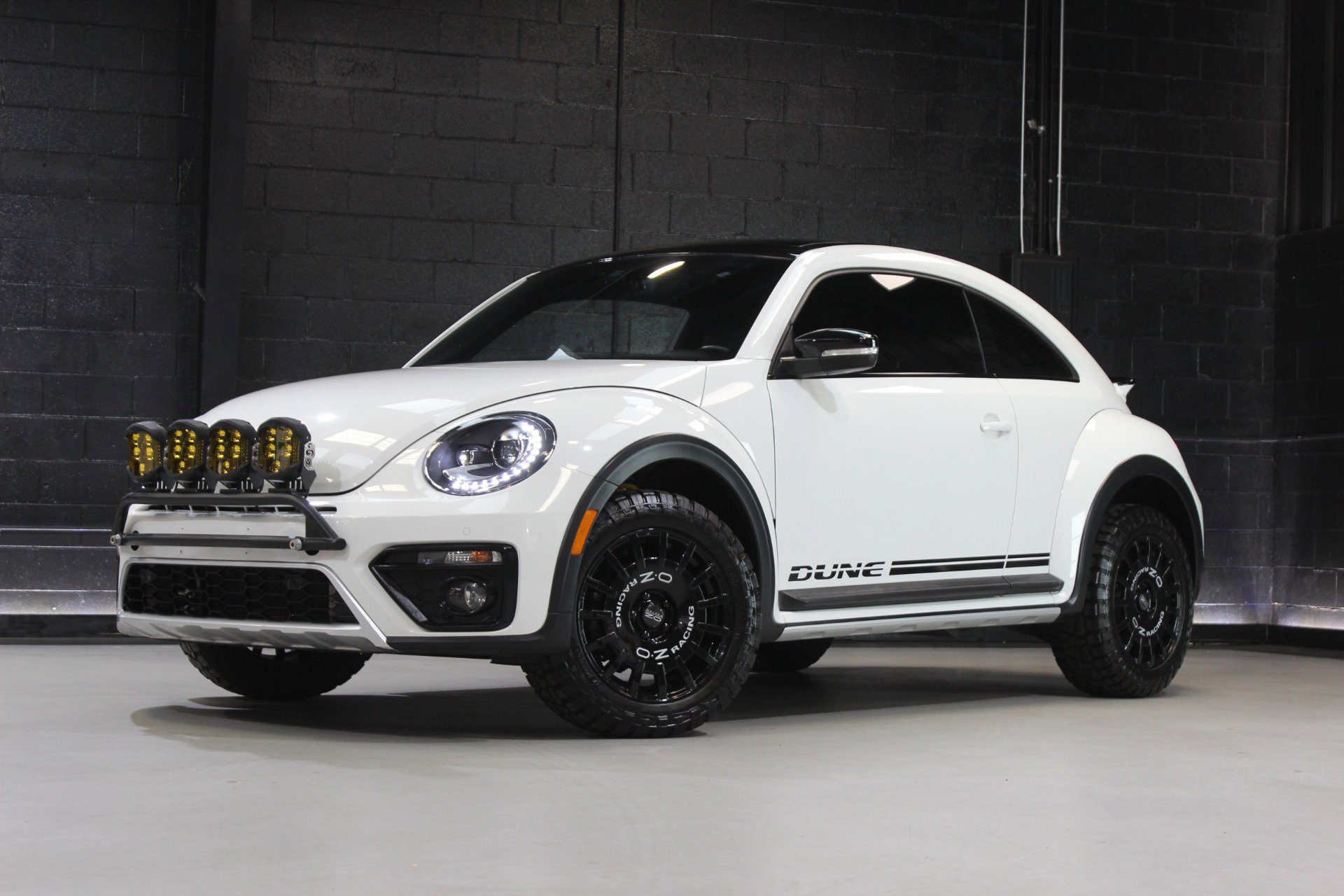 Used 2017 Volkswagen Beetle 1.8T Dune w/ Dune Technology Package FWD image 6