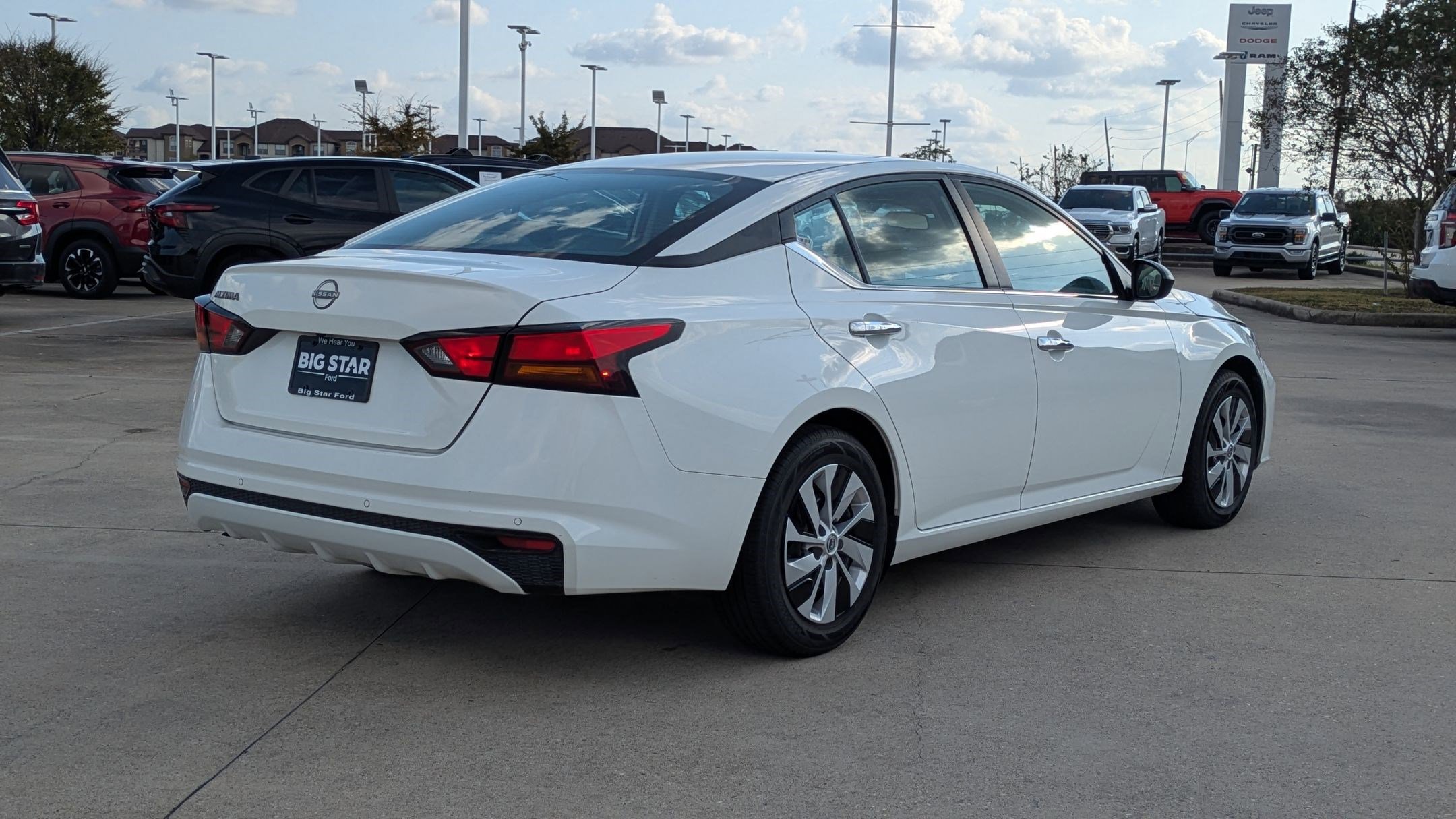 Used 2024 Nissan Altima 2.5 S image 3