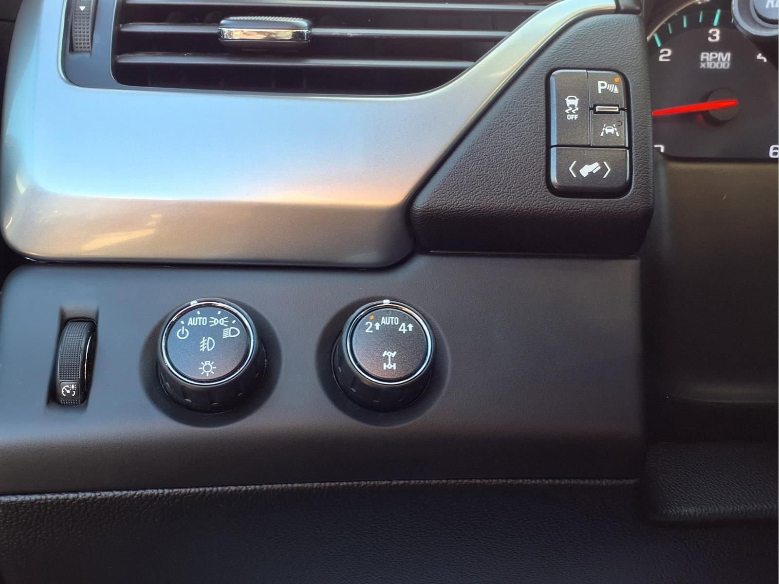 Used 2018 Chevrolet Tahoe LT image 11