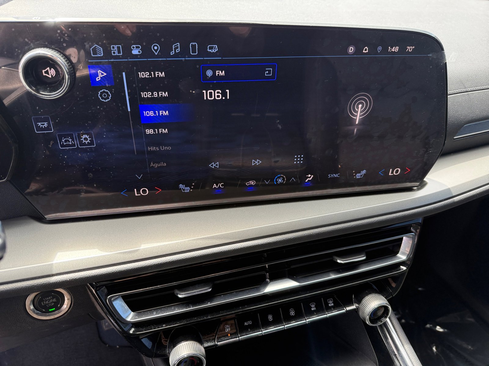 Used 2025 Chevrolet Traverse LT AWD/4WD image 12