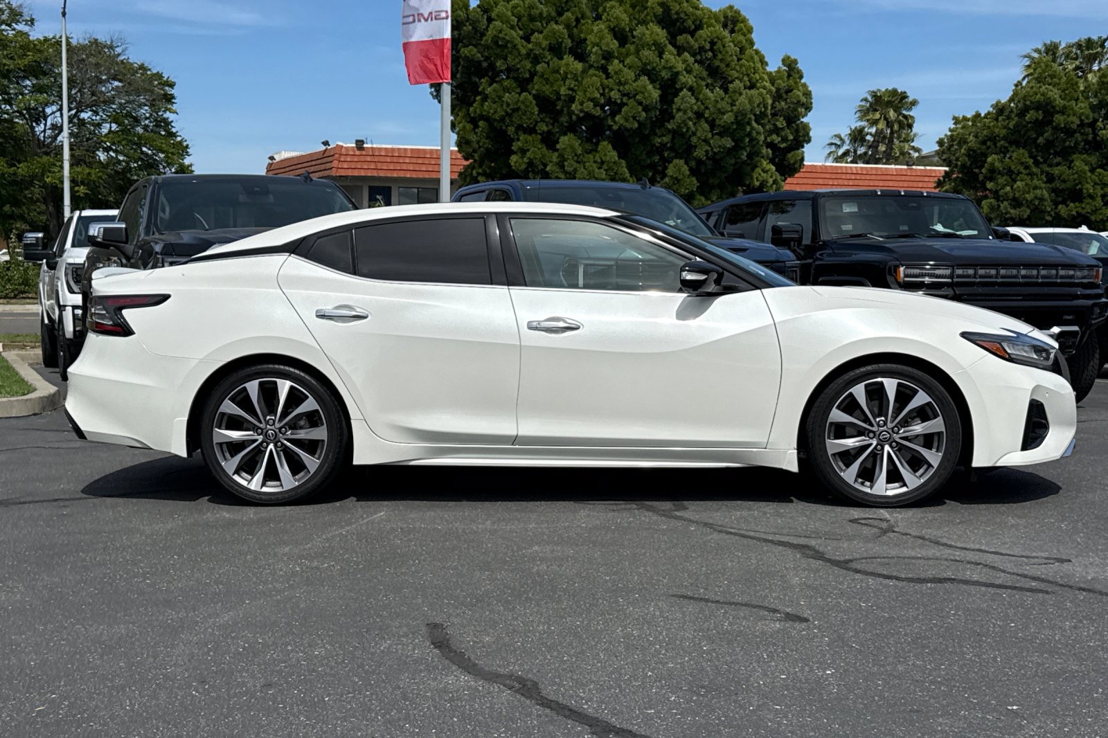 Used 2023 Nissan Maxima Platinum w/ Sport Mat Group FWD image 3