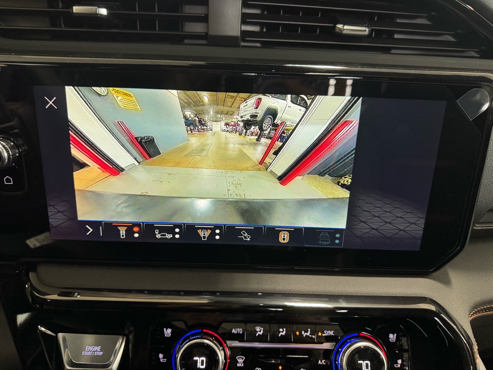 New 2026 GMC Sierra 1500 AT4 w/ AT4 Premium Package AWD/4WD image 23