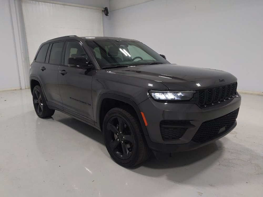 Used 2023 Jeep Grand Cherokee Altitude AWD/4WD image 13