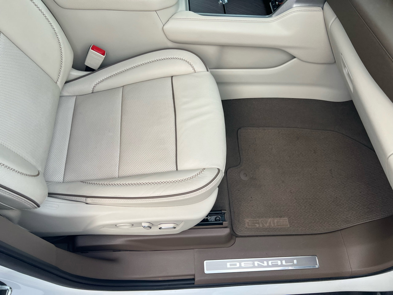 Used 2023 GMC Yukon Denali image 27