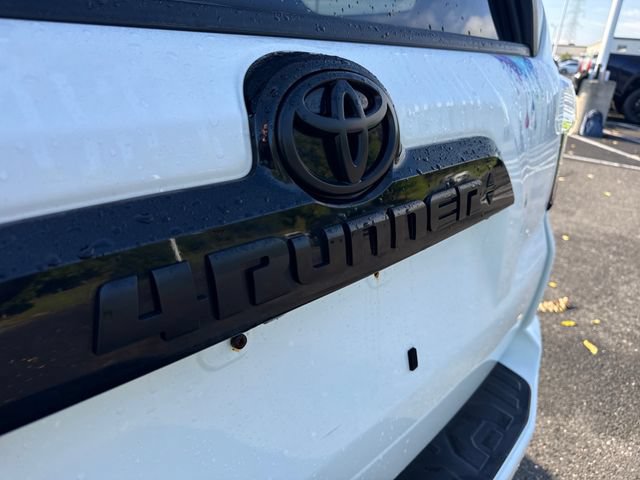 Certified 2021 Toyota 4Runner Venture w/ Moonroof Package AWD/4WD image 17
