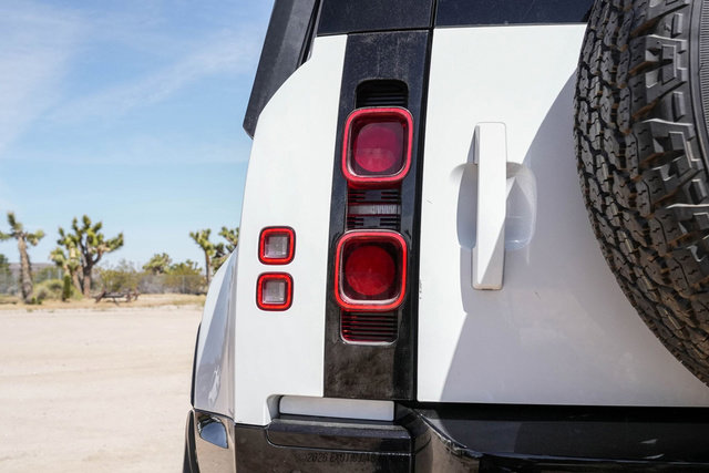 Used 2023 Land Rover Defender 90 X-Dynamic SE image 80