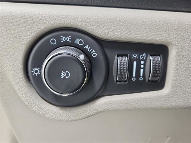 Used 2023 Chrysler Pacifica Touring-L image 23