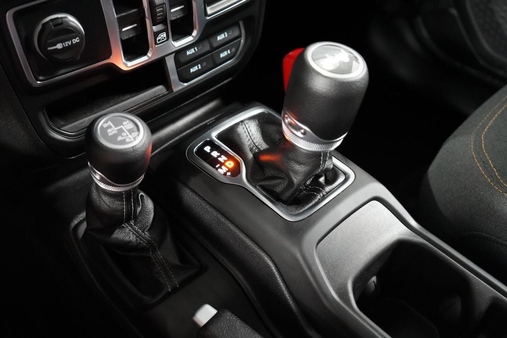 Used 2025 Jeep Wrangler Unlimited Sahara AWD/4WD image 21