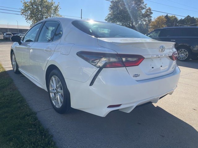 Used 2023 Toyota Camry SE image 2