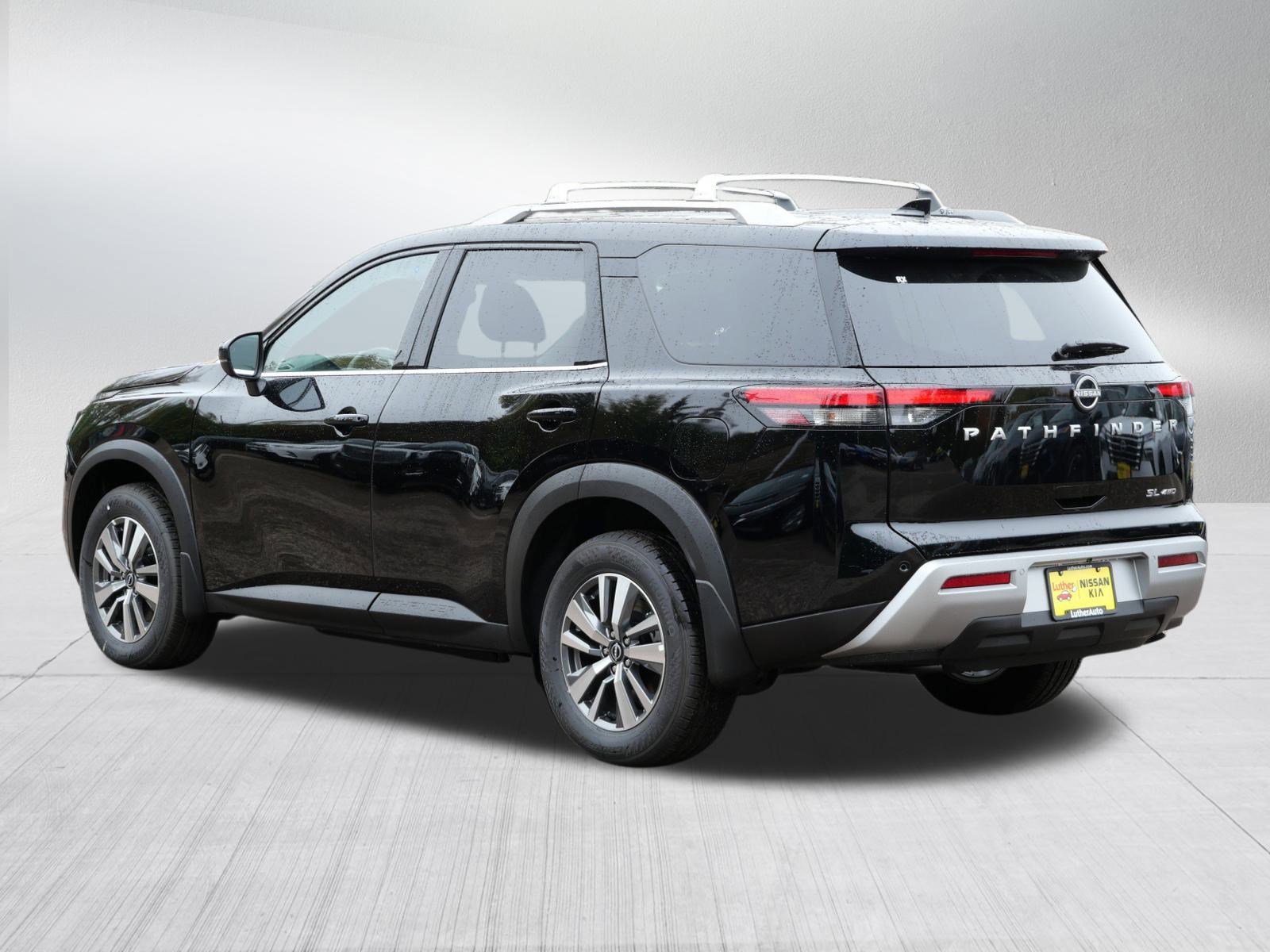 New 2025 Nissan Pathfinder SL image 3