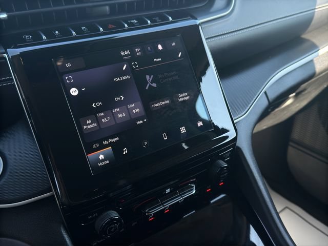 Used 2023 Jeep Grand Cherokee Laredo AWD/4WD image 18