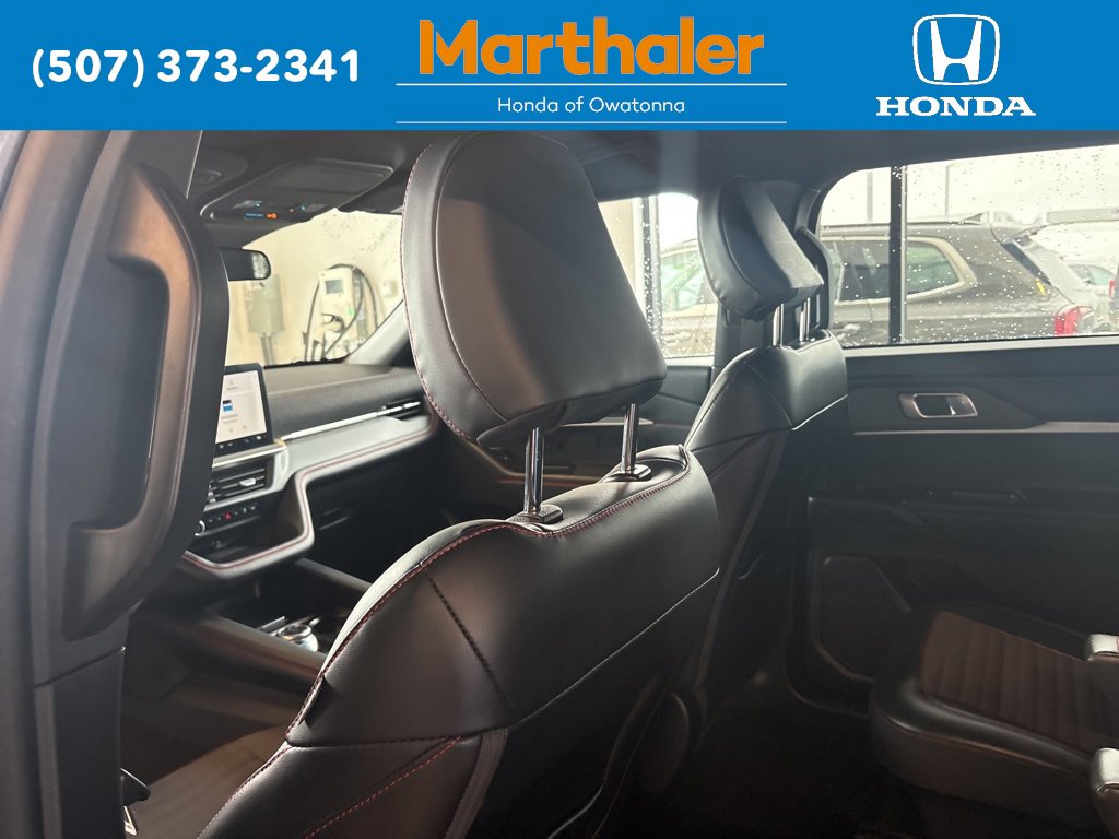 Used 2025 Ford Explorer ST-Line image 11