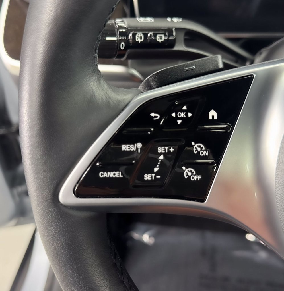 Used 2024 Mercedes-Benz GLC 300 4MATIC image 11