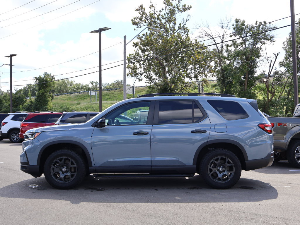 Certified 2025 Honda Pilot TrailSport image 4