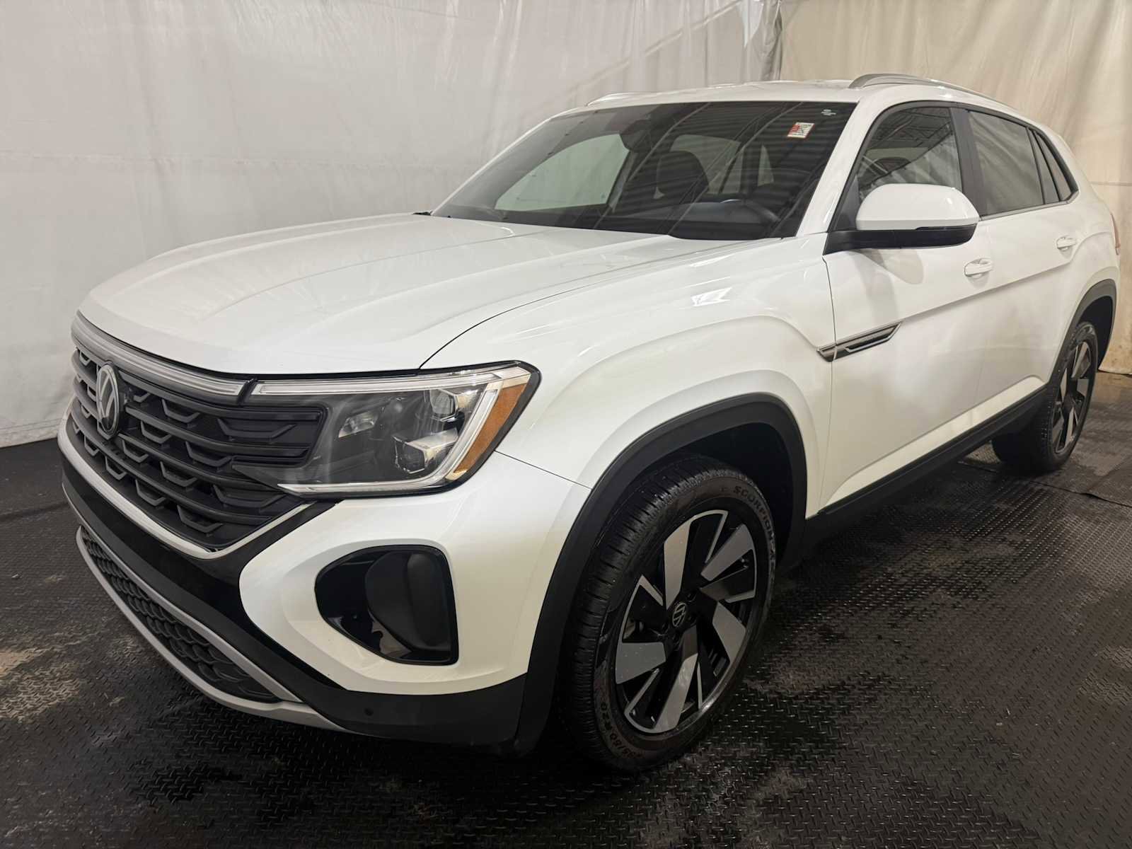 Certified 2024 Volkswagen Atlas Cross Sport SE image 1