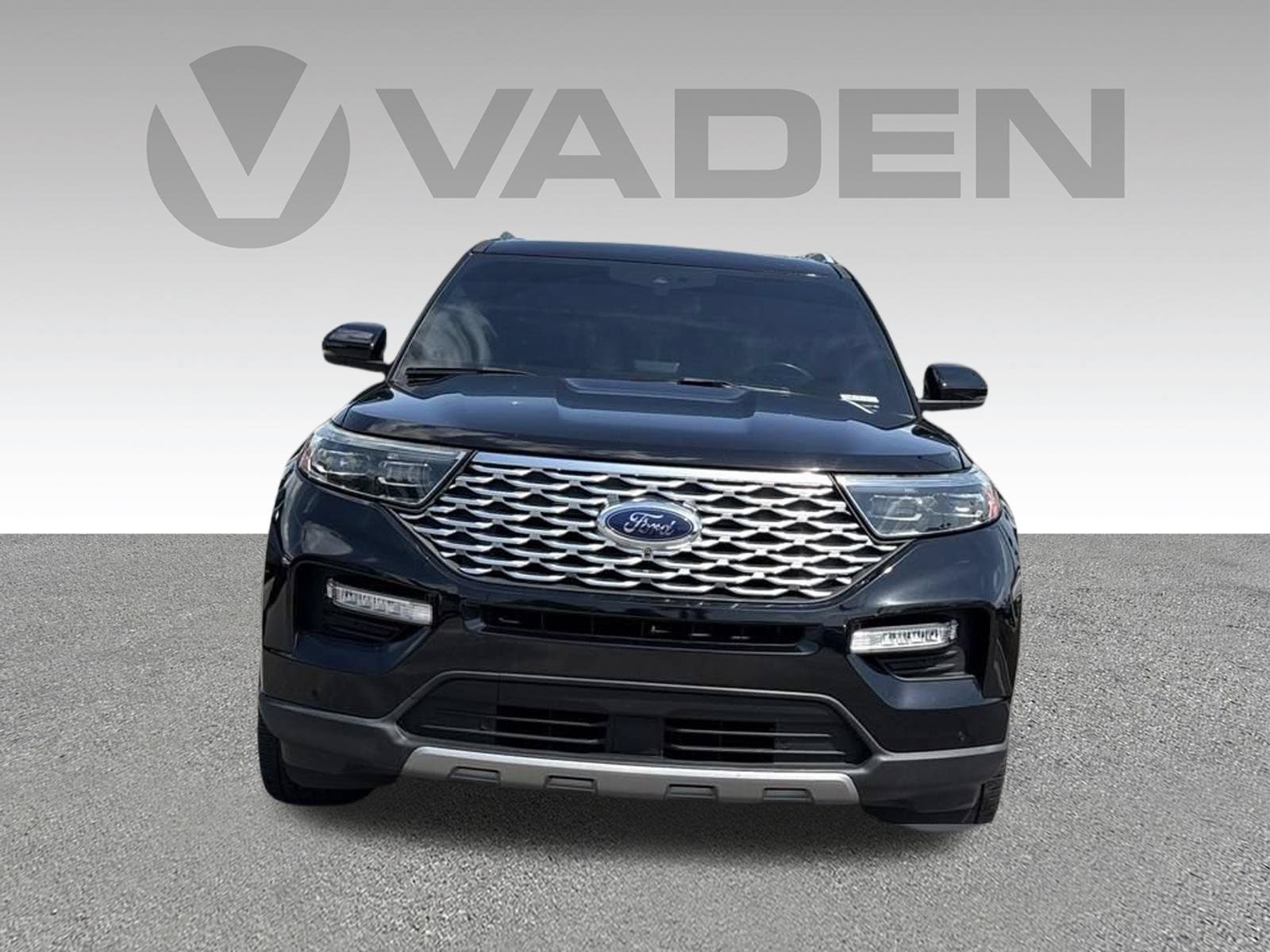 Used 2020 Ford Explorer Platinum w/ Premium Technology Package AWD/4WD image 3