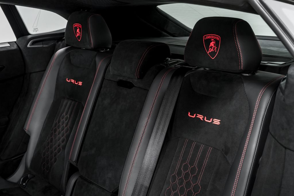 Used 2023 Lamborghini Urus Performante AWD/4WD image 33