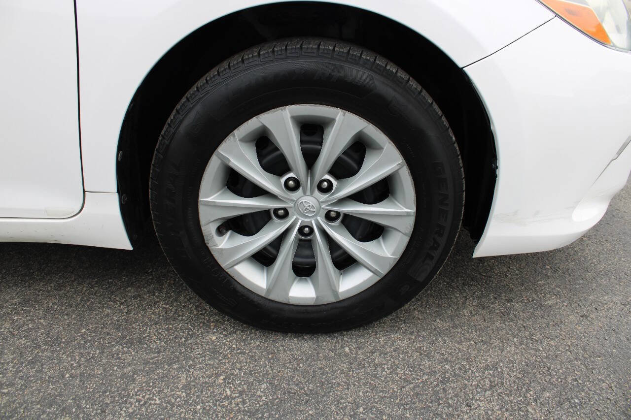 Used 2016 Toyota Camry LE image 15