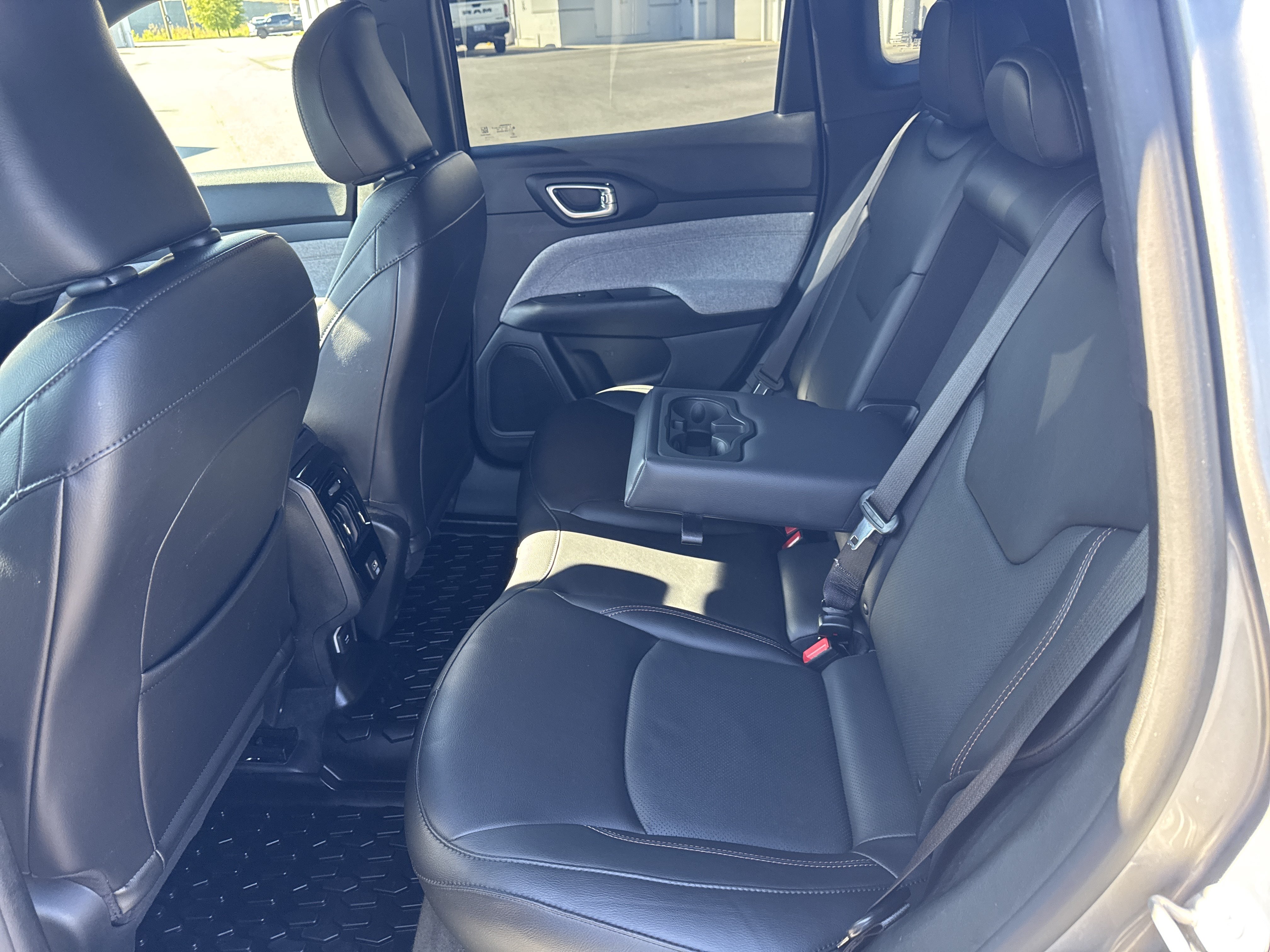 Used 2023 Jeep Compass Latitude AWD/4WD image 33