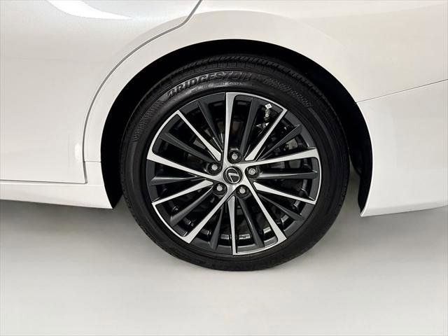 Certified 2025 Lexus ES 300h w/ Premium Package FWD image 31