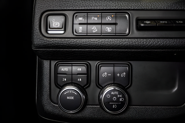 Used 2024 GMC Yukon XL Denali AWD/4WD image 17